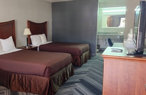 Ada Hotel | Raintree Inn