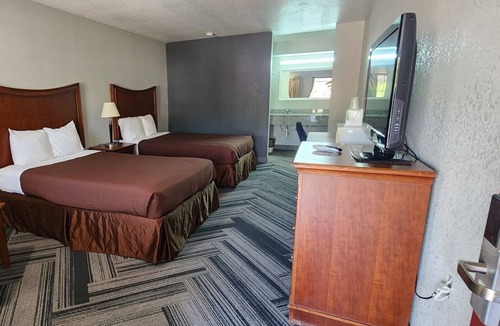 Ada Hotel | Raintree Inn
