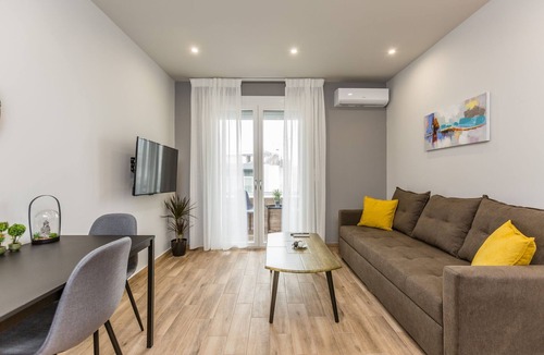 Dafni-Ymittos Apartment | Raise Athens Metro Apartments