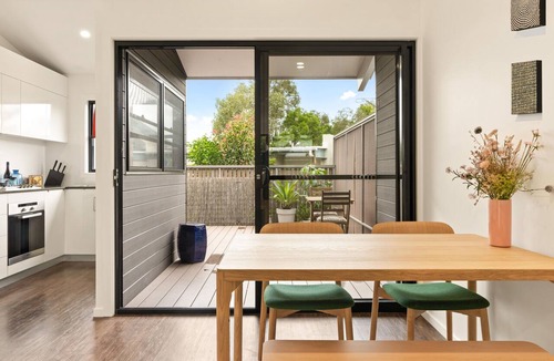 Ocean Shores House | RAJAH 1 - Lovely Townhouse close to beach & shops