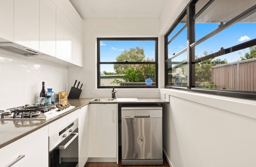 Ocean Shores House | RAJAH 1 - Lovely Townhouse close to beach & shops