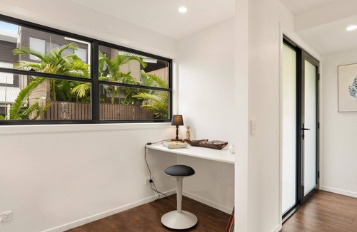 Ocean Shores House | RAJAH 1 - Lovely Townhouse close to beach & shops