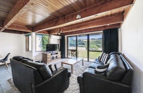 Windwhistle Apartment | Rakaia Gorge Views | Mt Hutt