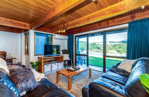 Windwhistle Apartment | Rakaia Gorge Views | Mt Hutt