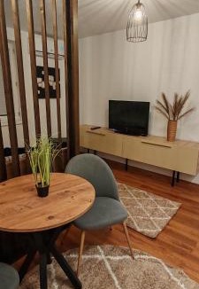 Hunedoara Apartment | Raluca Studio Central HD