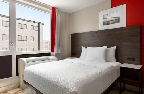 Crown Heights Hotel | Ramada By Wyndham Brooklyn Empire Blvd