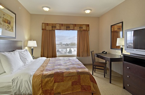 Brooks Hotel | Ramada by Wyndham Brooks
