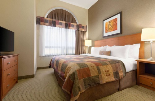 Drayton Valley Hotel | Ramada by Wyndham Drayton Valley