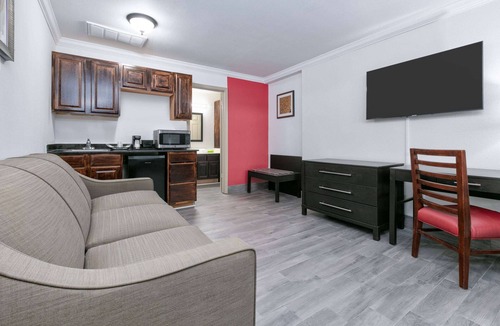 Diamondhead Hotel | Ramada by Wyndham Diamondhead I-10/Gulfport