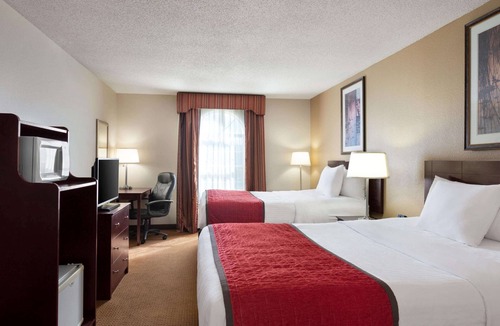 Elizabethtown Hotel | Ramada by Wyndham Elizabethtown
