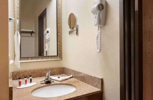 Fargo Hotel | Ramada by Wyndham Fargo