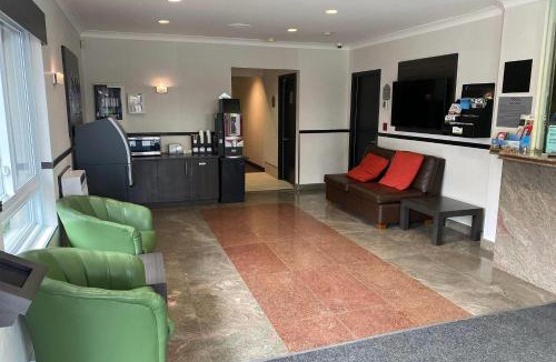Laval Hotel | Ramada by Wyndham Laval
