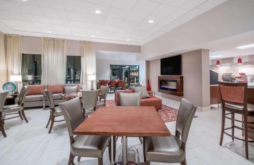 Golden Valley Hotel | Ramada by Wyndham Minneapolis Golden Valley