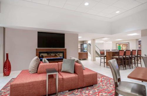 Golden Valley Hotel | Ramada by Wyndham Minneapolis Golden Valley