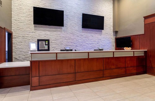 Fort St. John Hotel | Ramada by Wyndham Northern Grand Hotel & Conference Centre
