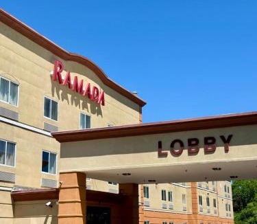 Glendale Heights Hotel | Ramada by Wyndham Glendale Heights/Lombard
