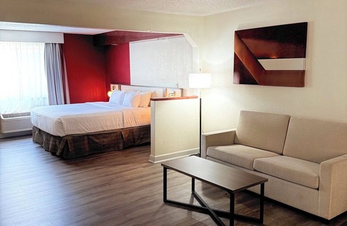 Glendale Heights Hotel | Ramada by Wyndham Glendale Heights/Lombard