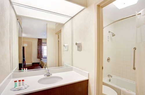 West Memphis Hotel | Ramada by Wyndham West Memphis