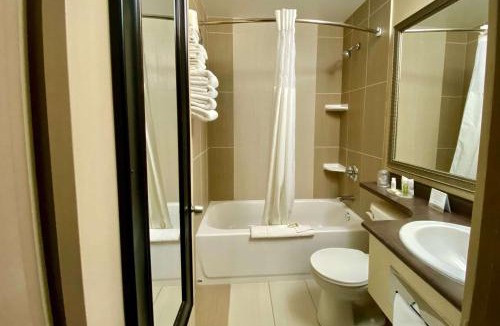 Whitecourt Hotel | Ramada by Wyndham Whitecourt