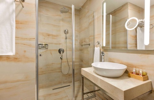 Kucukcekmece Hotel | Ramada Encore By Wyndham Istanbul Basin Express