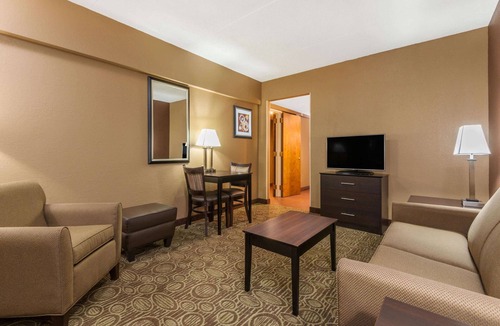 Paintsville Hotel | Ramada Hotel & Conference Center by Wyndham Paintsville