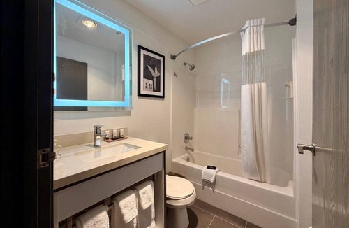 Bloomington Hotel | Ramada Limited Bloomington IL I-74/I-55
