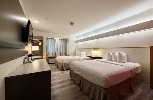 Bloomington Hotel | Ramada Limited Bloomington IL I-74/I-55