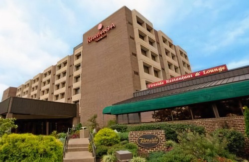 Halfway Hotel | Ramada Plaza by Wyndham Hagerstown