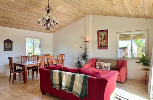 Raglan Cabin | Rambler’s Rest is a gorgeous, spacious cabin on a 700 acre beef farm near Raglan