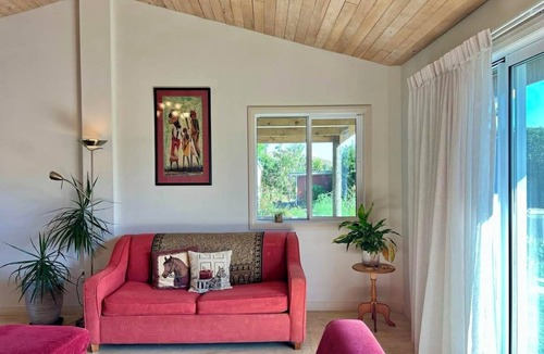 Raglan Cabin | Rambler’s Rest is a gorgeous, spacious cabin on a 700 acre beef farm near Raglan