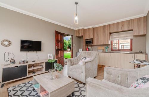 Henley on Klip Apartment | Rams Guest Suite- Private Furnished Home for Long Stays in Henley on Klip
