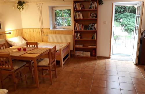 Smedcice House | Ranch 79