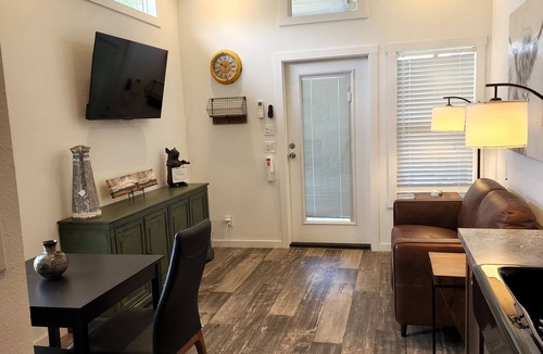 Tyler Cottage | Ranch Cabin Modern Tiny home on beautiful Ranch!