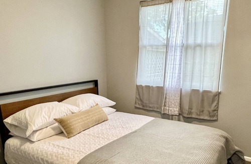 Easton House | Ranch Home 5 minutes to Easton/Airport. Pet-Friendly!