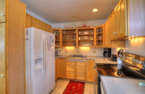Rangeley House | Rangeley Lake Lodge - On Rangeley Lake with large lawn and close to town!