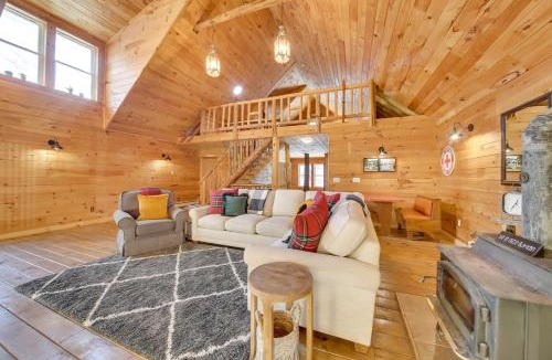 Rangeley House | ‘Rangeley Retreat’ Cabin-Style Home: Lake Access