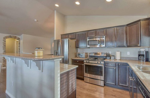 Monument House | Rangeview Pass! Pet Friendly with Epic Peak Views
