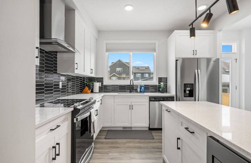 Southeast Calgary Apartment | Rangeview Retreat | A/C | Dogs Ok | Modern | Large