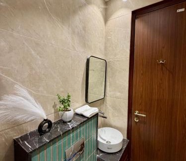 Gurugram Apartment | Rao Stays Luxury Studio on Golf Course Road
