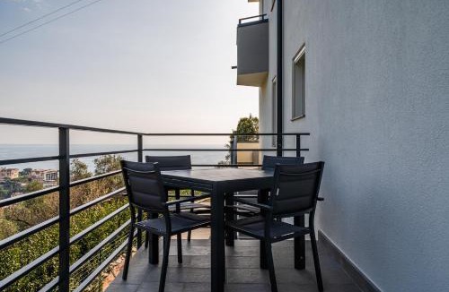 Rapallo Apartment | Rapallo - Bilocale con piscina e vista colline