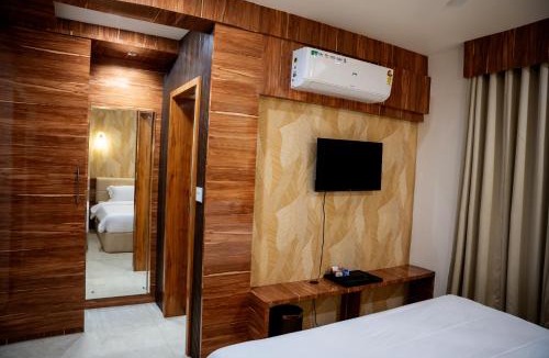 Perintalmanna Hotel | Raphilhin The Business Hotel