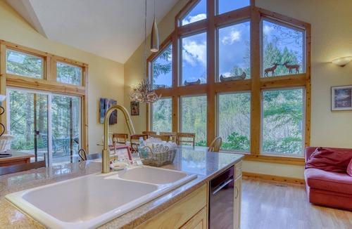 Rhododendron House | Rapid River Retreat