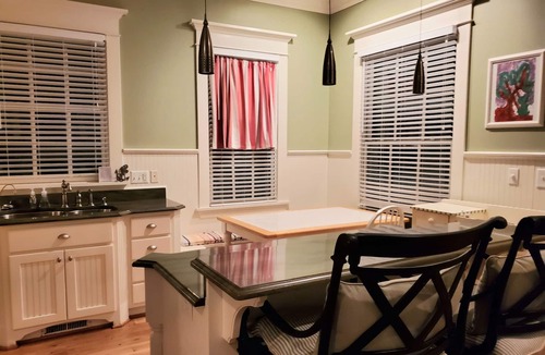 White Stone House | Rappahannock River 4 bdr 3 1/2 bath overlooking the River w/pool as in season.