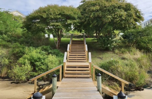 White Stone House | Rappahannock River 4 bdr 3 1/2 bath overlooking the River w/pool as in season.