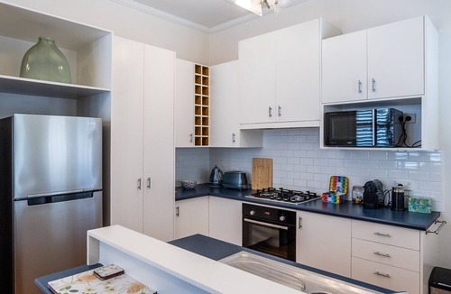 New Farm Apartment | Rapunzels Art Deco Hideaway in New Farm