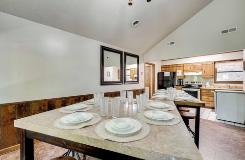 Gatlinburg Cottage | Rare 4-acre Smoky Mtn Escape: 3 Mi From Gatlinburg