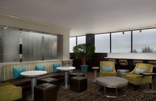 Newport House | Rare Find! Four Comfy Units, Pool, Spa and Gym