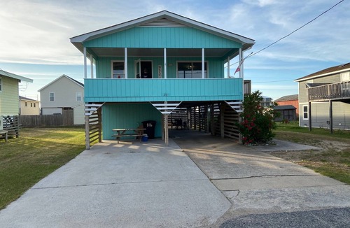 Colington Cottage | Rare Historic Beach Box on quiet street in heart of KDH! 2 min walk to beach!