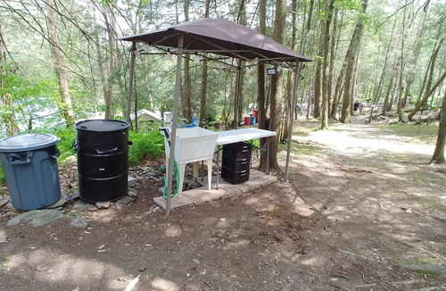 Dover Plains RV Rental | Rare, peaceful glamping, hot shower, mini golf near appalachian trail