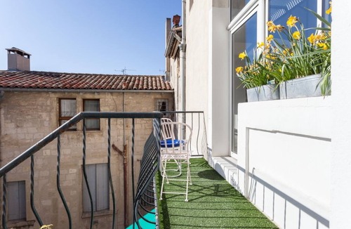 Ecusson Apartment | Rare: Private mansion, balcony, AC/AC ★
